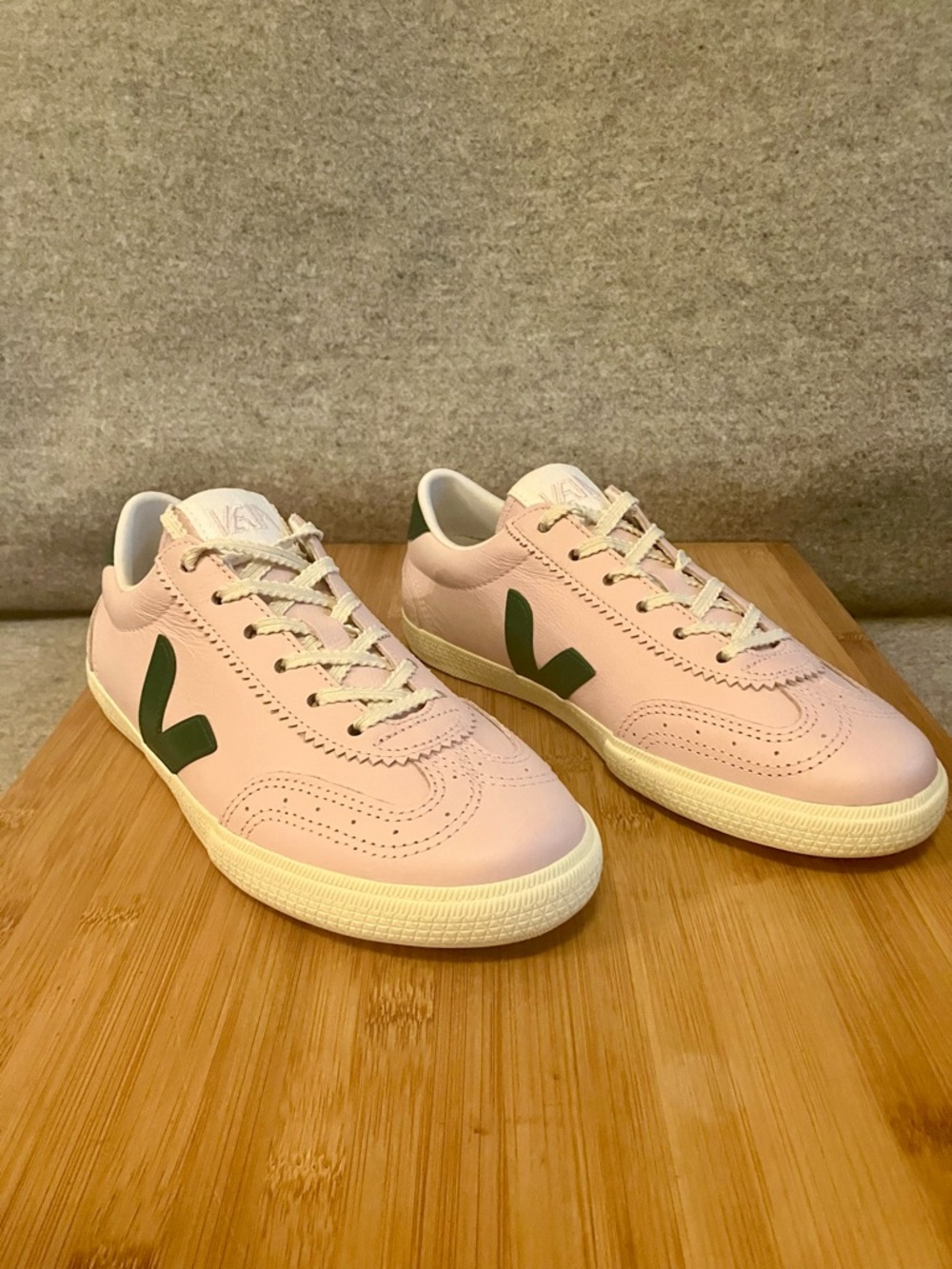 NWT - Veja Volley Leather Sneaker -Pink & Green (sz 6 / 37) - Picture 3 of 16